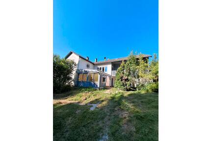 Zweifamilienhaus - 290.000,00&nbsp;EUR Kaufpreis, ca.&nbsp; 250,00&nbsp;m&sup2; in Bernried (PLZ: 94505)