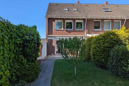 Reihenendhaus mit ca. 110 m² Wohnfläche, Vollkeller und Garage - Bremen Schönebeck