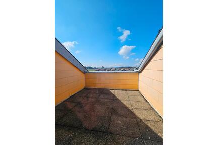 Helle 1,5-Zimmer-Wohnung mit Balkon, Weitblick & TG-Stellplatz in - Furtwangen im Schwarzwald