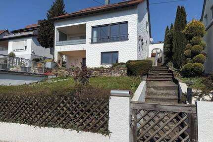 Viel Platz, viele Möglichkeiten: Zweifamilienhaus in begehrter Lage von Scharnhausen! - Ostfildern