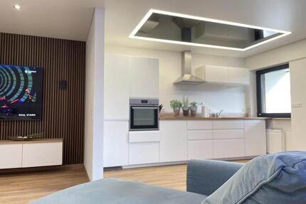 Geschmackvolle, vollst. renovierte 2-Raum-Wohnung mit geh. Innenausstattung mit Balkon und EBK - Hilden Kalstert