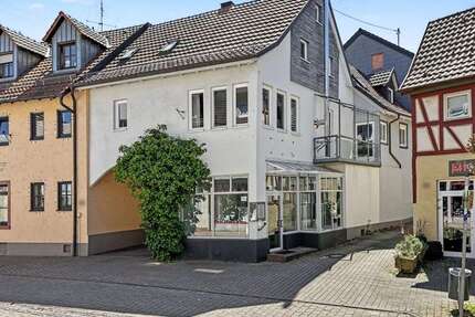 Haus zum Kaufen in Külsheim 299.000,00 € 245 m²