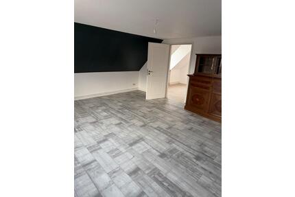 2 Zimmer Dachgeschoss Wohnung - 594,00&nbsp;EUR Kaltmiete, ca.&nbsp; 66,00&nbsp;m&sup2; in Heide (PLZ: 25746)