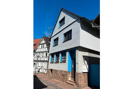Helle 3-Zimmer-Wohnung im 1.OG mit Galerie und Balkon - Steinau an der Straße