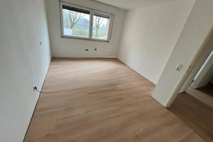renovierte 2-Zimmer-Wohnung mit Balkon & Garage - Essen Stadtbezirk III