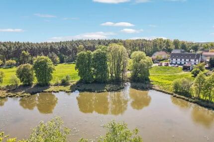 Haus am See - 320.000,00&nbsp;EUR Kaufpreis, ca.&nbsp; 360,00&nbsp;m&sup2; in Ebersbach (PLZ: 01561)