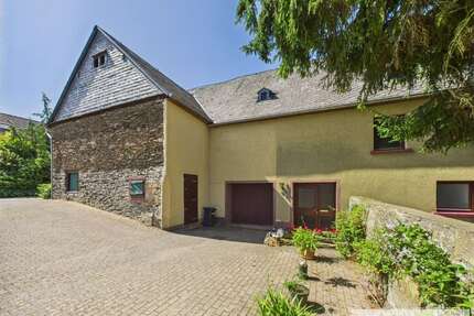 Haus zum Kaufen in Burgen 270.000,00 € 174 m²