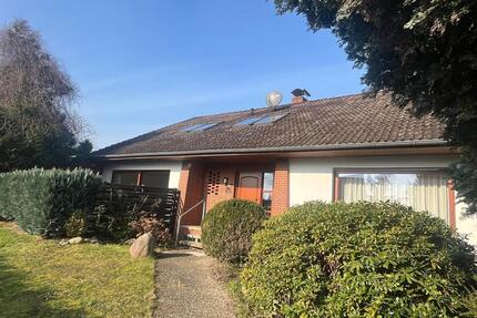 Freistehendes Ein- Zweifamilienhaus in Didderse