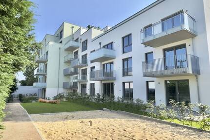 Drei Zimmer, zwei Dachterrassen und Stellplatz - Moderne Neubauwohnung in zentraler Lage - Wedel