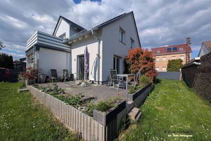 Eigentumswohnung im Erdgeschoss | in einem 2-Familienhaus | mit Terrasse und Garage - Holzweißig