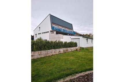 Modernisiertes Zweifamilienhaus mit ELW auf 1500 m² Grundstück - Haßfurt