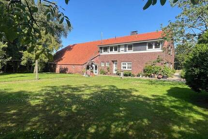 Landhaus mit 2 Wohnungen, Scheune und 2 Schuppen! - Esens Brill