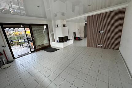 Helle 4 - 5 Zimmer Wohnung in Btl. Großenritte, Garten, Terrasse - Baunatal
