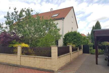 Weinböhla: Reihenendhaus mit schönem Grundstück in ruhiger Wohnlage