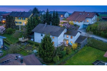 Vielseitiges Zweifamilienhaus in ruhiger Hanglage - Aiging Nußdorf