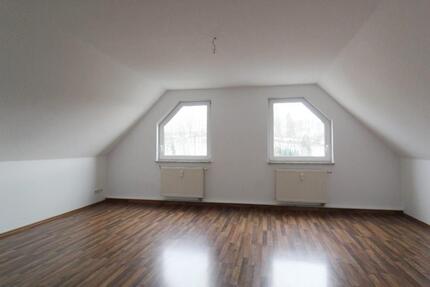 2 Zimmer im Dachgeschoß - 300,00&nbsp;EUR Kaltmiete, ca.&nbsp; 58,00&nbsp;m&sup2; in Penig (PLZ: 09322)