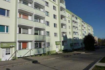 - Eigentumswohnung mit verglastem Balkon - - Weißenfels