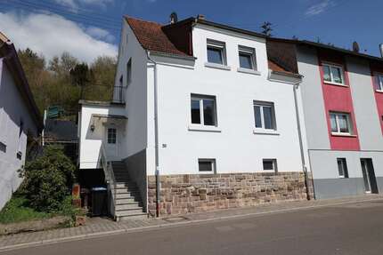 Haus zum Kaufen in Reipoltskirchen 89.000,00 € 106 m²