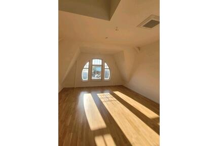 Helle 4-Raum-Wohnung mit Balkon und Klimaanlage - Halle (Saale) Am Wasserturm/Thaerviertel