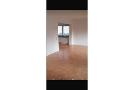 Wunderschöne 3ZKBB Wohnung in zentraler Stadtnähe von Lage