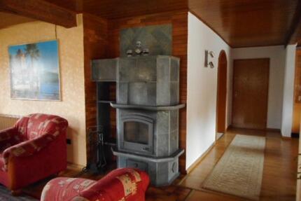 Haushälfte zu vermieten - 1.000,00&nbsp;EUR Kaltmiete, ca.&nbsp; 135,00&nbsp;m&sup2; in Rödelsee (PLZ: 97348)