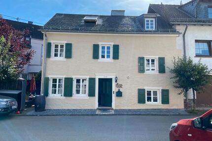 Haus in Birresborn - 890,00&nbsp;EUR Kaltmiete, ca.&nbsp; 140,00&nbsp;m&sup2; in Birresborn (PLZ: 54574)