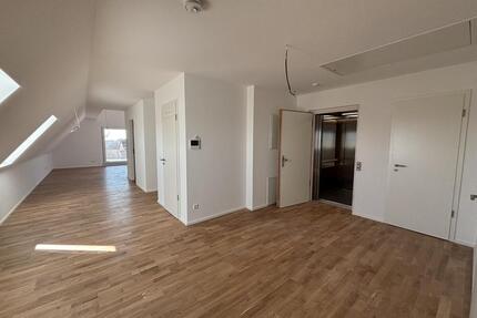 Helle 3-Zimmer-Dachgeschosswohnung im Neubau in Ulm-Lehr – inklusive moderner Einbauküche
