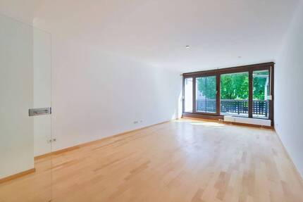 AIGNER - Helle 3-Zimmer-Wohnung mit zwei Balkonen und perfekter Anbindung in Eichenau
