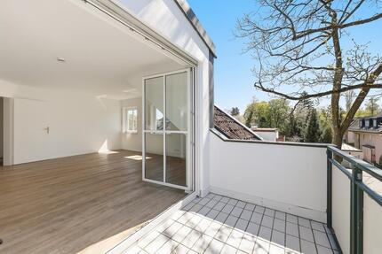 München-Waldtrudering: Gepflegte 3 Zimmer-Dachgeschosswohnung mit Balkon in sehr ruhiger Lage