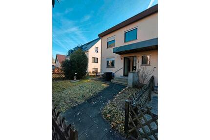 Doppelhaushälfte mit Garage, 3 Stellplätze, Terrasse & Balkon - Leonberg