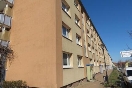 2 Raum Wohnung mit Balkon - 350,00&nbsp;EUR Kaltmiete, ca.&nbsp; 48,00&nbsp;m&sup2; in Malchin (PLZ: 17139)