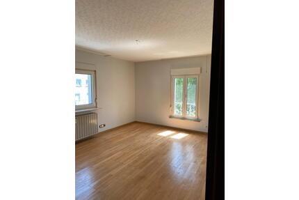 HAUSHÄLFTE in Idar-Oberstein - 800,00&nbsp;EUR Kaltmiete, ca.&nbsp; 130,00&nbsp;m&sup2; in Idar-Oberstein (PLZ: 55743)