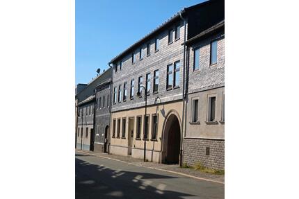 Dachgeschoss Wohnung - 45.000,00&nbsp;EUR Kaufpreis, ca.&nbsp; 76,00&nbsp;m&sup2; in Lehesten (PLZ: 07349)