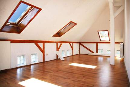 Wohnen in ruhiger Zentrumsnähe mit PKW-Stellplatz - Greiz