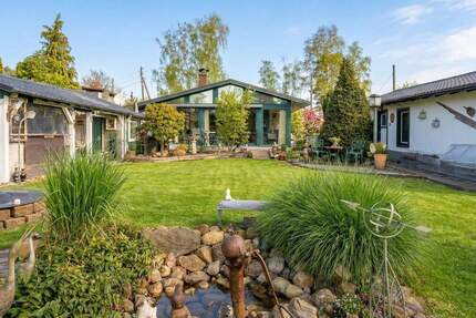 Bungalow in idyllischer Wasserlage und Privatsteg auf 869 m² Grundstück: Verkauf mit Nießbrauchrecht - Berlin Wilhelmshagen