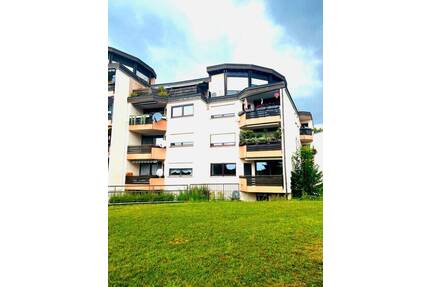 Sanierte 3 Zimmer Wohnung mit zwei Balkonen und zwei Stellplätzen! - Efringen-Kirchen