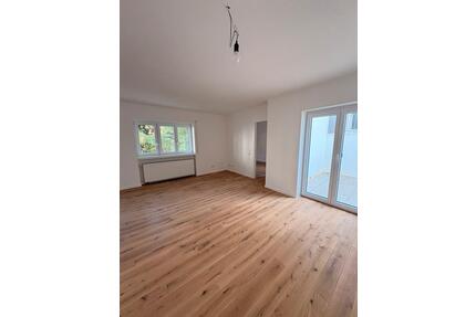 Kernsanierte Altbauwohnung mit EBK und Terrasse - Stuttgart Stuttgart-West