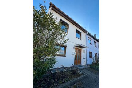 Co ** Nähe Finanzamt ** 8 Zimmer ca 160 qm ** Garage ** kl. Garten - Coburg