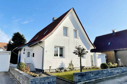 == ==Ab sofort frei! Solides EFH am Stadtrand von Lage ==