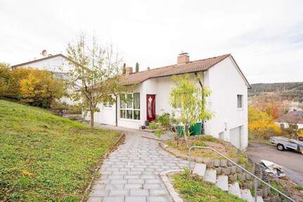 Gepflegtes Einfamilienhaus mit Einliegerwohnung, Wintergarten & großem Grundstück in Tuttlingen