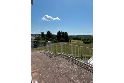 Mietwohnung, 3 Schlafzi., Küche, Wohnzi. u. Balkon + weitere Whg - Homburg