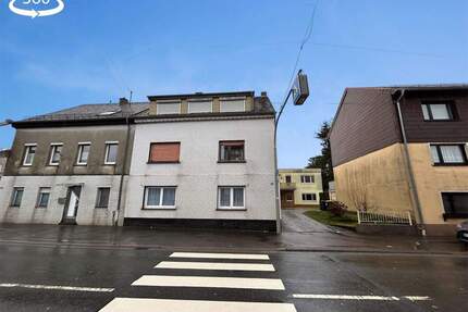 Dreifamilienhaus mit angebautem Einfamilienhaus - Garten und 2 Garagen - Merchweiler