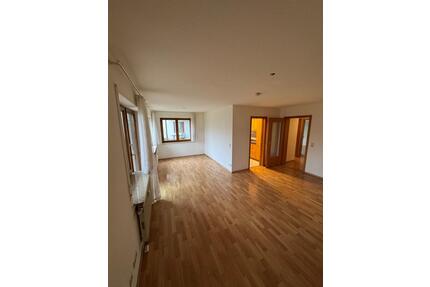 Helle 3-Zimmer-EG-Wohnung mit Terrasse, TG- und Außenstellplatz - Ochsenhausen