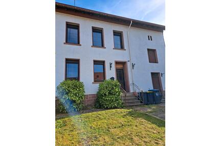 Einseitig angebautes Einfamilienhaus in Rehlingen-Siersburg OT