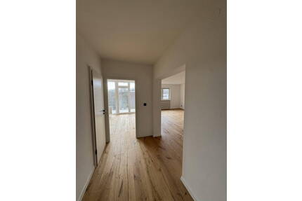 Hochwertig renovierte 3 Zimmer Wohnung in zentraler Lage von Kiel