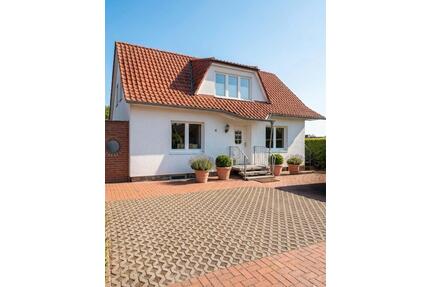 Erstbezug nach Kernsanierung! 3-Zi-EG-Wohnung mit Garten - Löbnitz