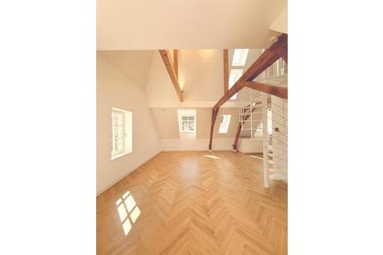 Sie lieben Luxus? - Wir auch! Aufwändigst kernsanierte Luxuswohnung mit Küche und tollem Blick in den Apothekergarten - Freinsheim