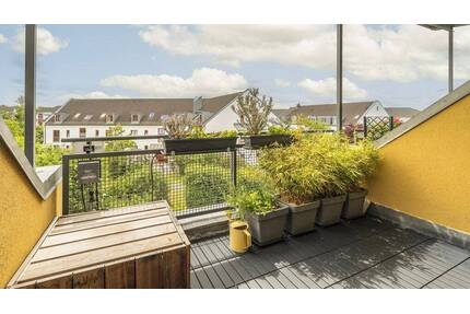 Frisch sanierte Dachgeschosswohnung mit Süd-Balkon, Tiefgarage und hochwertiger Vollmöblierung - Nuthetal Bergholz-Rehbrücke