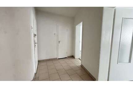 Helle 3,5-Zimmer-Wohnung mit Garage, Kellerraum und Dachboden-Stauraum - Essen