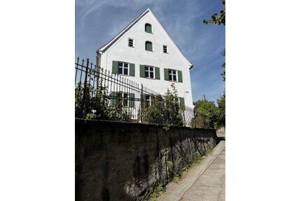 Befristete Miete: 6-Zimmer-Wohnung in tollem Altbau in Kissing